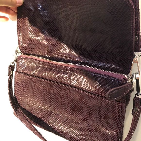 Purple faux snake print cross body purse - Picture 4 of 8